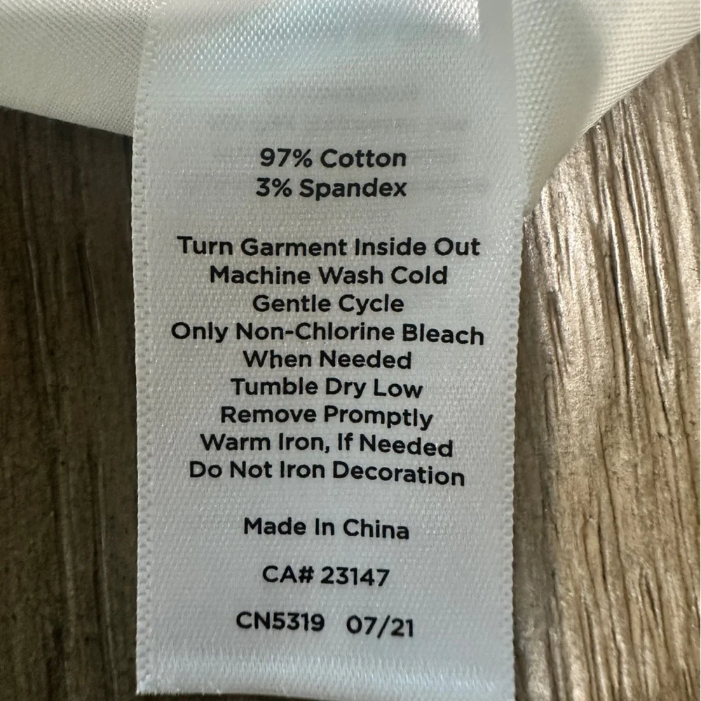 Talbots White Tunic Top Blouse Long Sleeve Jeweled Buttons Size Medium - Picture 7 of 10